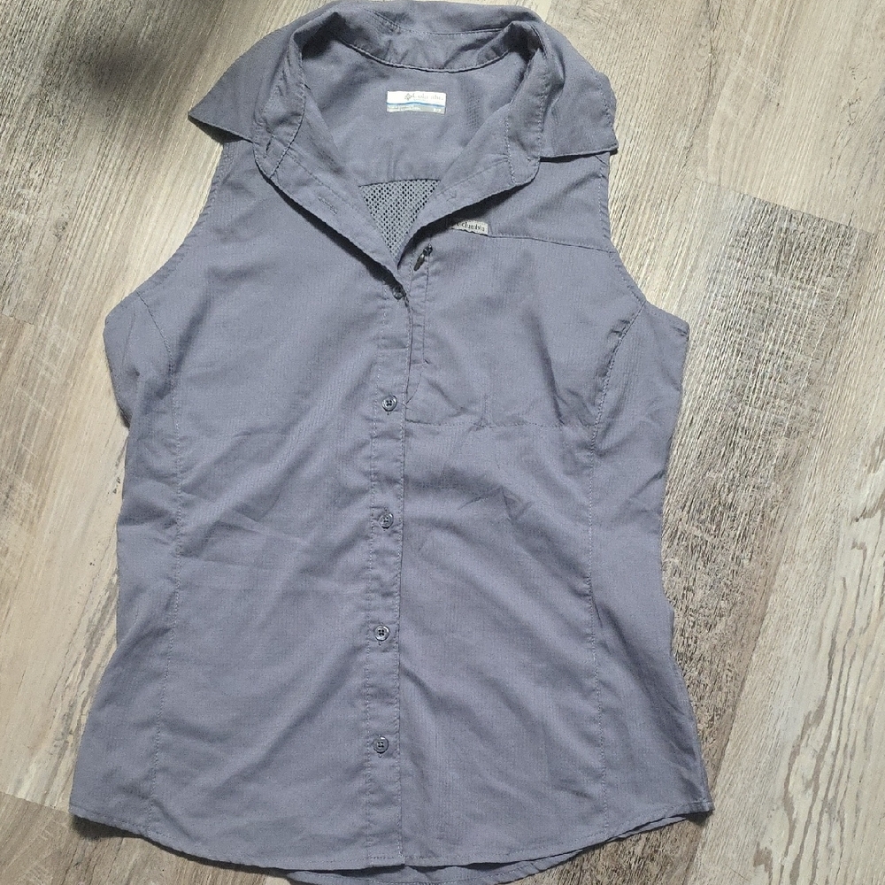 Columbia Women's Blue/Gray Button Down Sleeveless Shirt